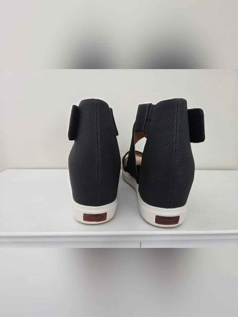 Dr. Scholl's Women's Black Platform Sandals with Crisscross Straps